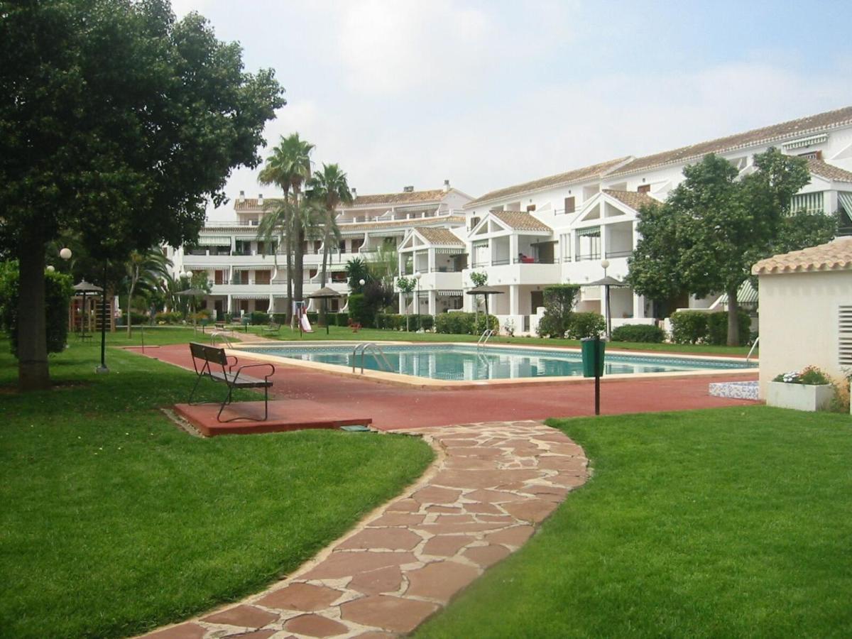 Chalet Adosado En Urbanizacion Con Precioso Jardin Denia Kültér fotó