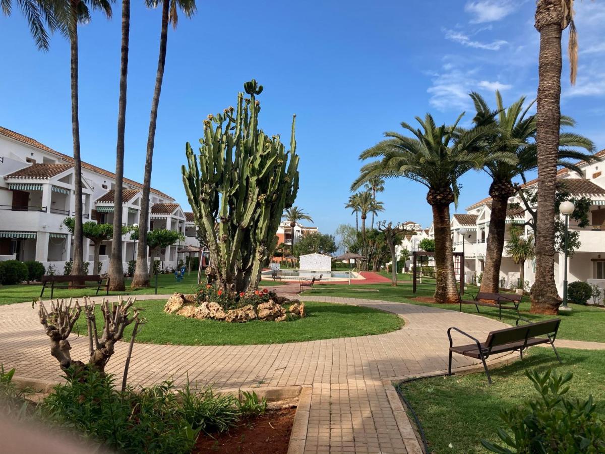 Chalet Adosado En Urbanizacion Con Precioso Jardin Denia Kültér fotó