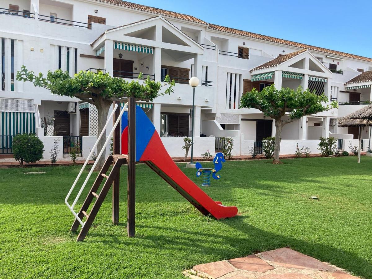 Chalet Adosado En Urbanizacion Con Precioso Jardin Denia Kültér fotó