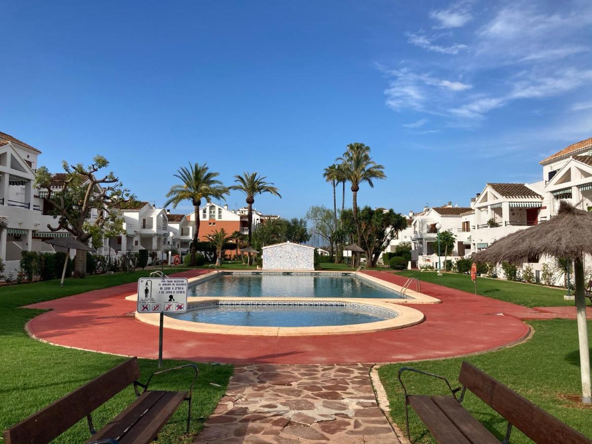 Chalet Adosado En Urbanizacion Con Precioso Jardin Denia Kültér fotó