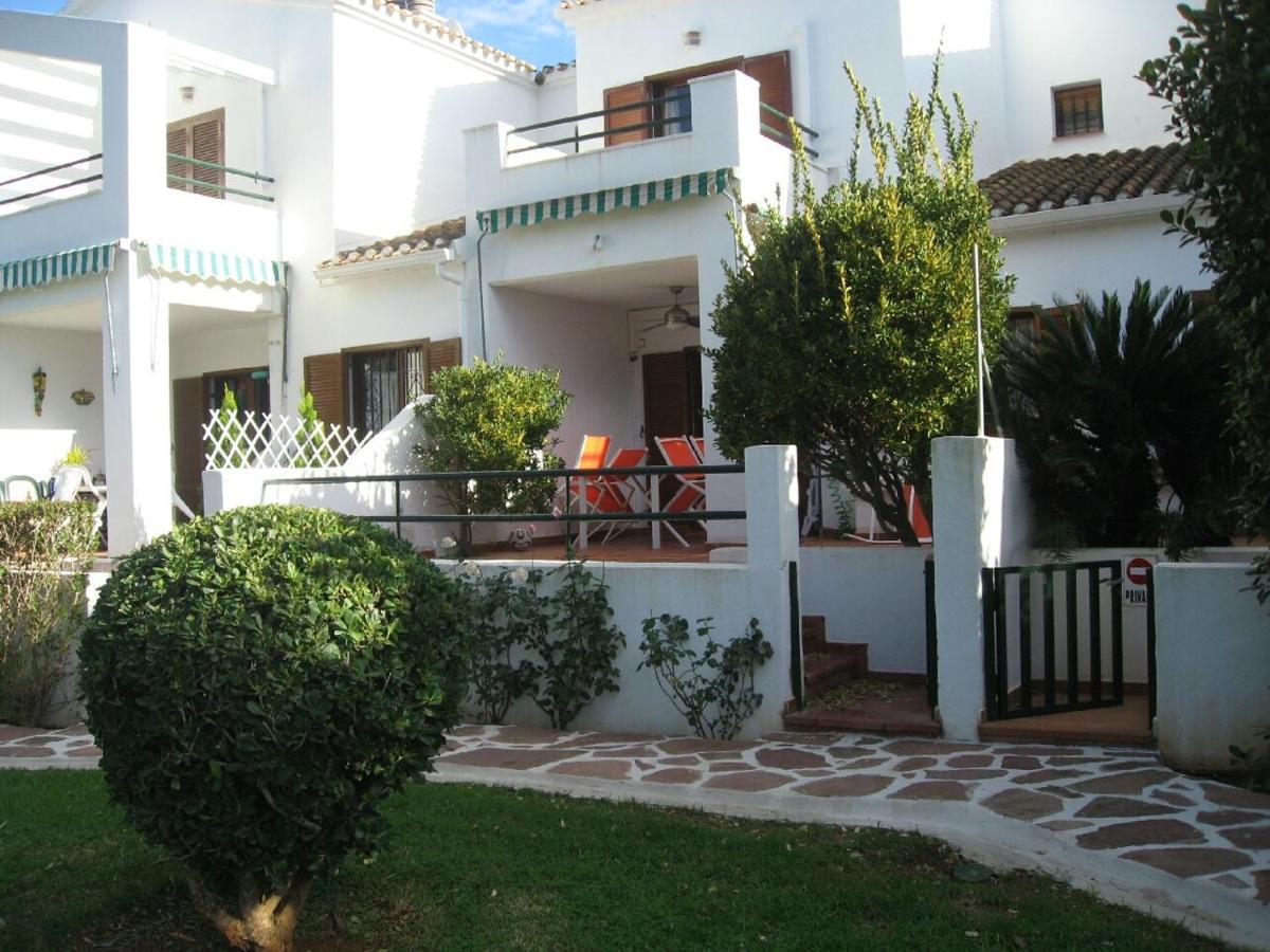 Chalet Adosado En Urbanizacion Con Precioso Jardin Denia Kültér fotó