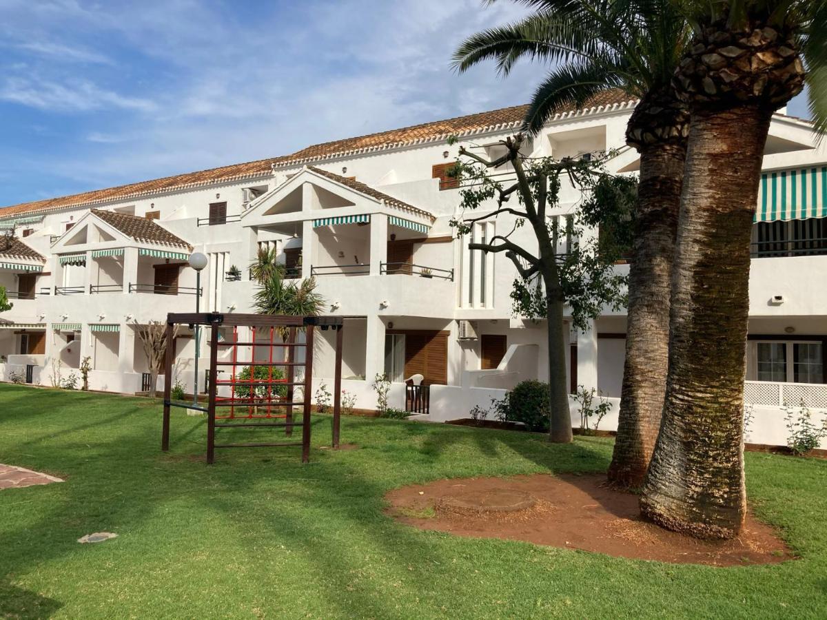 Chalet Adosado En Urbanizacion Con Precioso Jardin Denia Kültér fotó