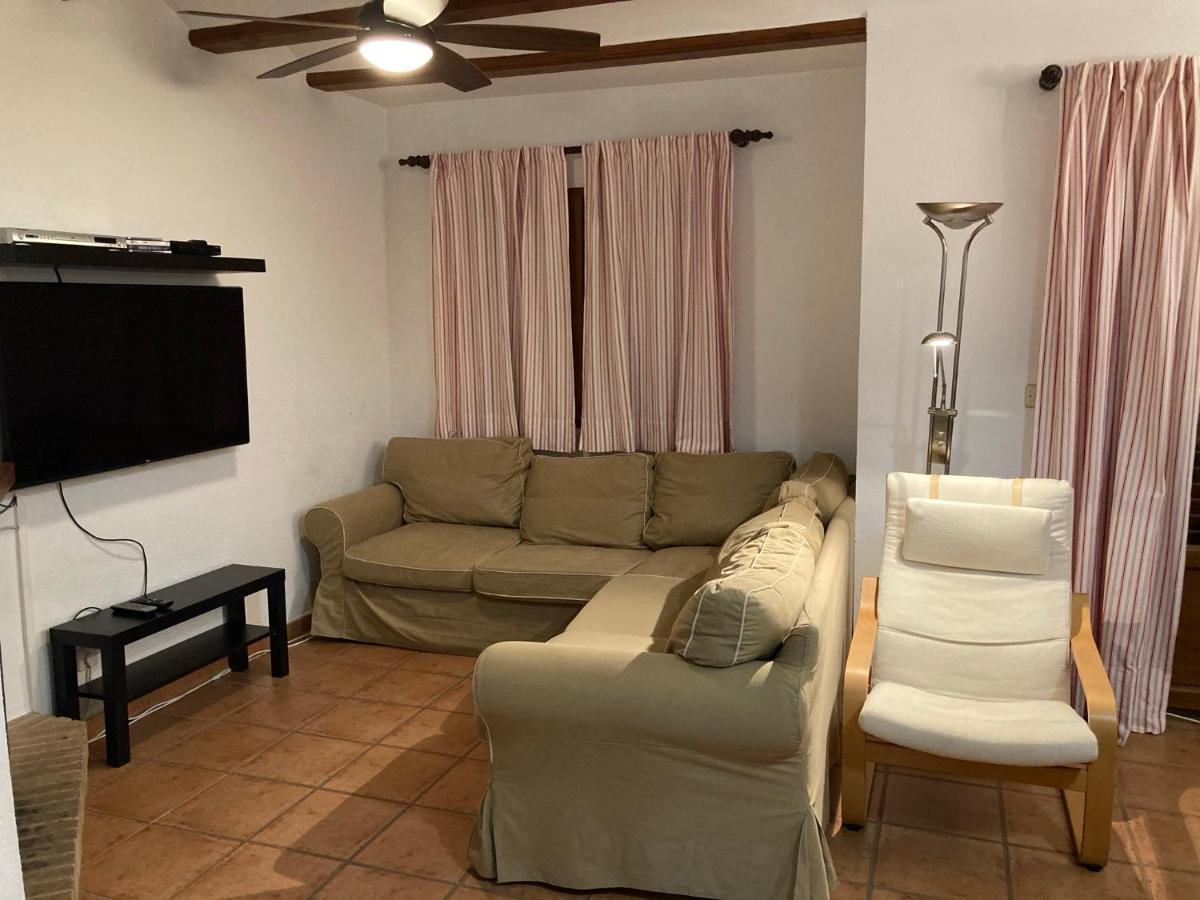 Chalet Adosado En Urbanizacion Con Precioso Jardin Denia Kültér fotó